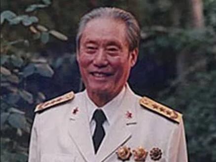 1988年，海軍政委李耀文被授予上將，為何司令張連忠僅授中將？
