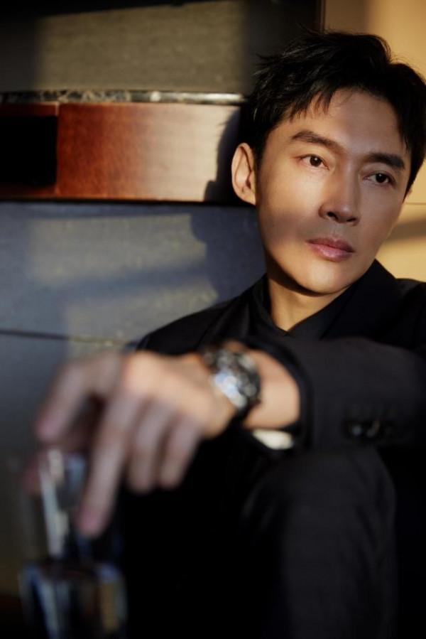 曹磊出席2021搜狐時尚盛典 榮獲“年度突破男明星”稱號