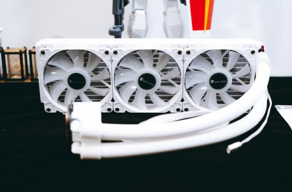 能壓住不關AVX512的i7 11700K!這款喬思伯水冷的秘訣是RGB水管? 能壓住不關AVX512的i7 11700K!這款喬思伯水冷的秘訣是RGB水管?