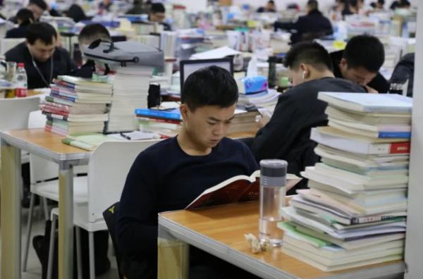 3類大學生不適合考研，容易“落敗”，不如直接找工作或更有前途