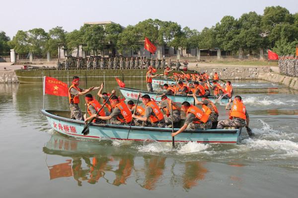 中國舟橋部隊有多強?26分鐘即可架設千米鐵橋,可供重灌部隊通行 中國舟橋部隊有多強?26分鐘即可架設千米鐵橋,可供重灌部隊通行