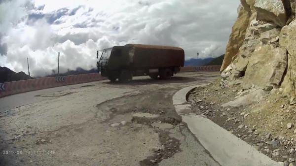 摩旅西藏-七十二拐再次倒車-八宿（海拔3200）