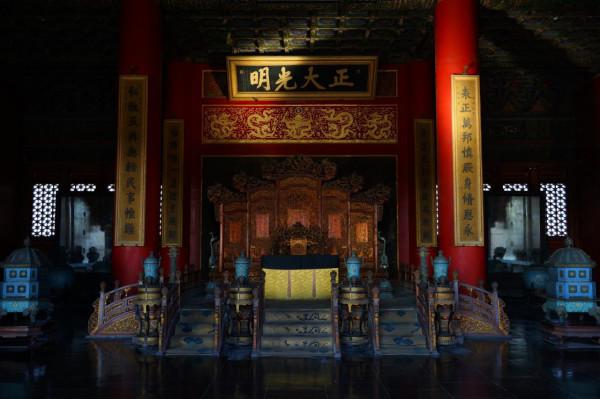 大學士馬齊，能力強性格剛，度過立儲風波，帶領富察家走向輝煌