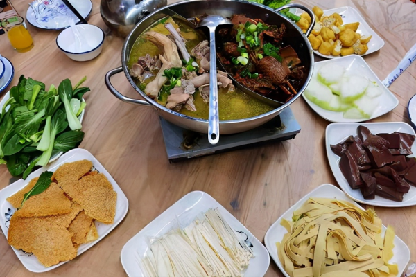 安徽美女燉大鵝,一鍋260送8個配菜,男粉跑幾百公里只為一睹芳容 安徽美女燉大鵝,一鍋260送8個配菜,男粉跑幾百公里只為一睹芳容