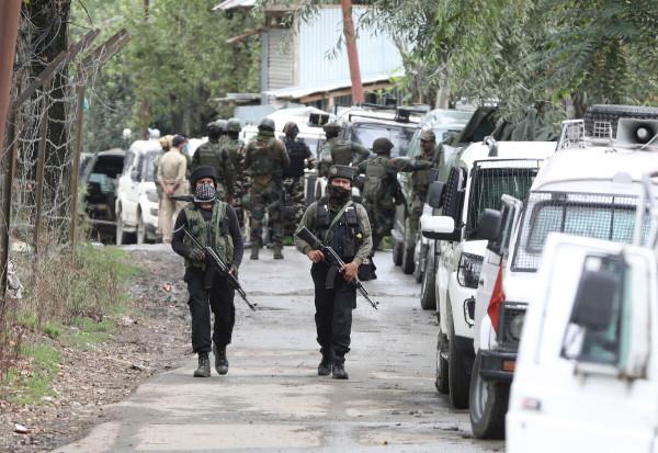 印度準軍事人員開槍打死至少14名平民 印度準軍事人員開槍打死至少14名平民