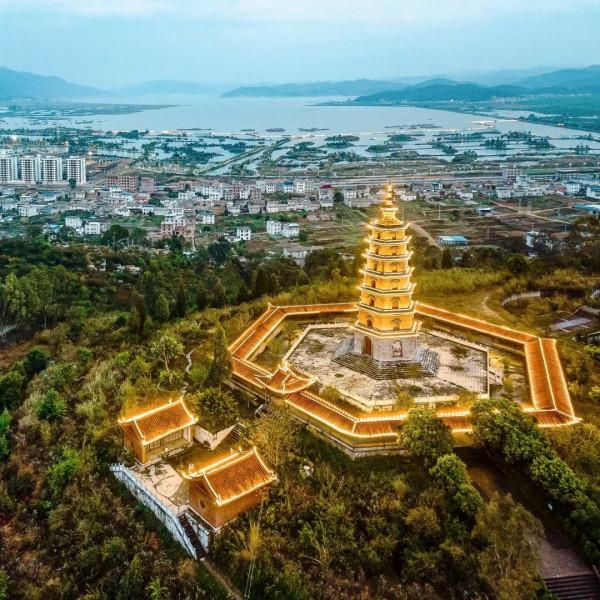 上帝愛雲南，我愛在雲南石屏，吃豆腐