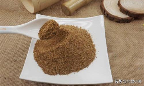 調餃子餡，牢記&OpenCurlyDoubleQuote;4放2不放&rdquo;，保證油潤多汁，鮮嫩可口