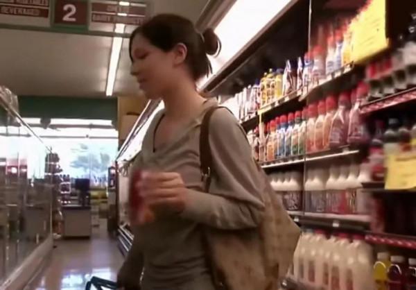 美國女子把可樂當水喝,平均一天喝30瓶,最多一天達到50瓶 美國女子把可樂當水喝,平均一天喝30瓶,最多一天達到50瓶