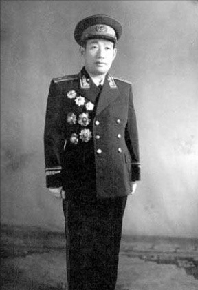 國宴上杜平敬酒，毛主席一飲而盡，抗美援朝時為何拒絕毛主席任命