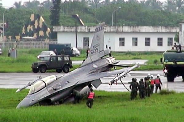 11月1日,臺海空域暗戰不斷,蔡當局推戰力改革,花40億炒作戰爭 11月1日,臺海空域暗戰不斷,蔡當局推戰力改革,花40億炒作戰爭