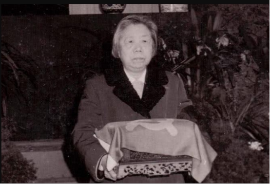 鄧穎超曾囑託,用周恩來用過的骨灰盒,毛澤東:我羨慕他們的婚姻 鄧穎超曾囑託,用周恩來用過的骨灰盒,毛澤東:我羨慕他們的婚姻