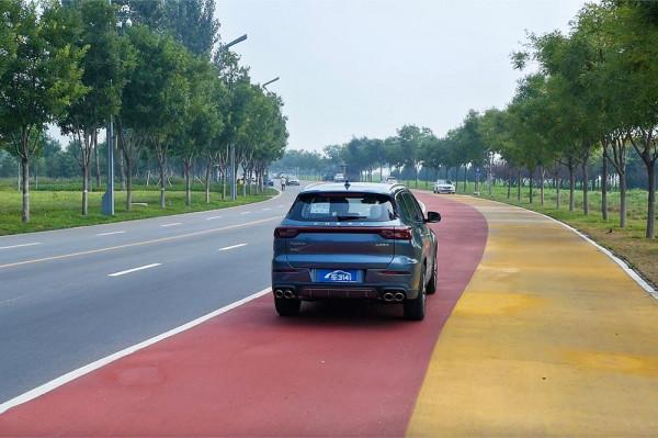 試駕瑞虎8鯤鵬版:動力感受足夠讓人驚喜 細節設計也沒落下 試駕瑞虎8鯤鵬版:動力感受足夠讓人驚喜 細節設計也沒落下