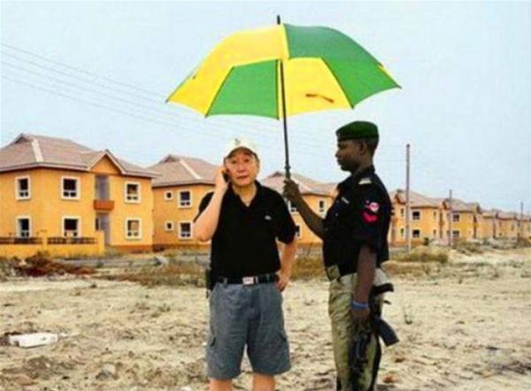 非洲第一個華人酋長鬍介國:有私人武裝,曾捨命救下中國外交官 非洲第一個華人酋長鬍介國:有私人武裝,曾捨命救下中國外交官