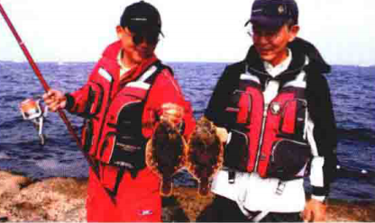 「 日本專業海釣入門投釣書籍 」新手嘗試投釣釣點 海面中心堤壩