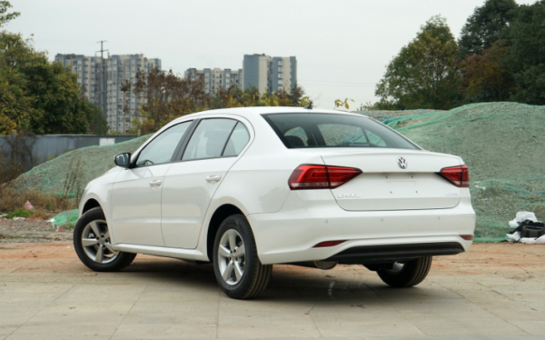 朗逸因晶片被迫“減配”？原廠屏換成安卓，德系口碑就這？