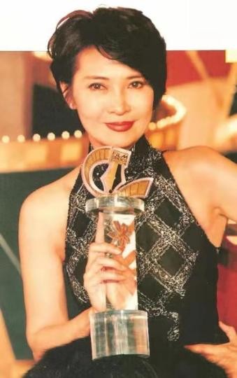 影后蕭芳芳：與李連杰親如母子，是謝霆鋒老爸一輩子得不到的女人