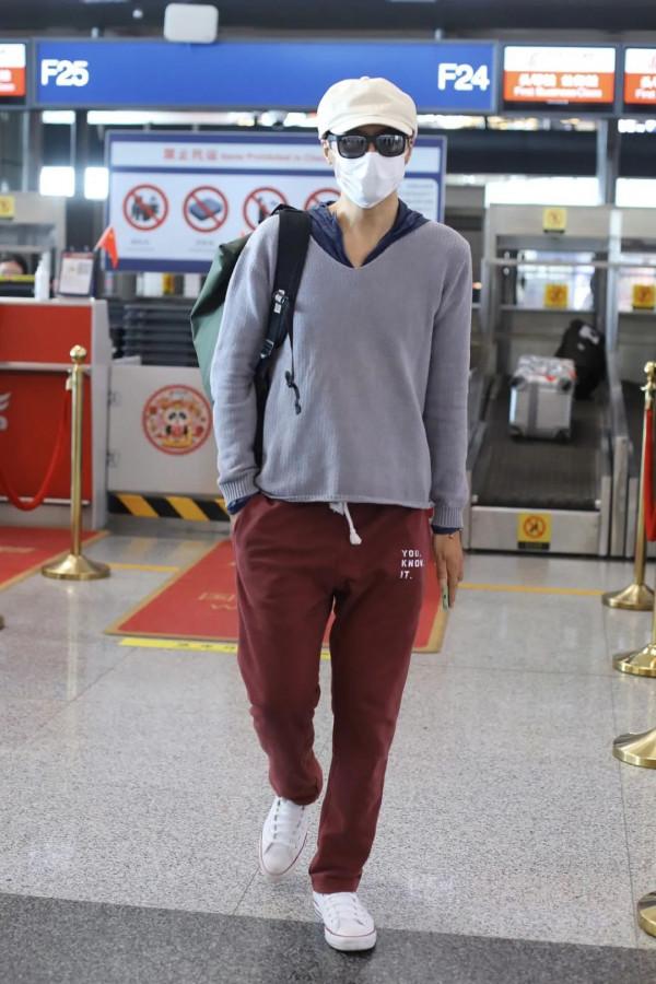 男星街拍|王嘉爾機場“遛彎兒”,甄子丹與基努在巴黎合拍新電影 男星街拍|王嘉爾機場“遛彎兒”,甄子丹與基努在巴黎合拍新電影