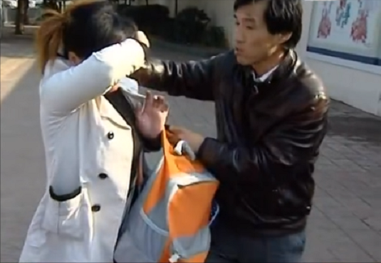 湖南少年突患急性白血病，母親不辭而別，直言：不能一棵樹吊死