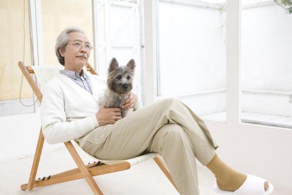 上了年紀，身上為什麼會有股“怪味”？做好4件事，老了也沒味兒