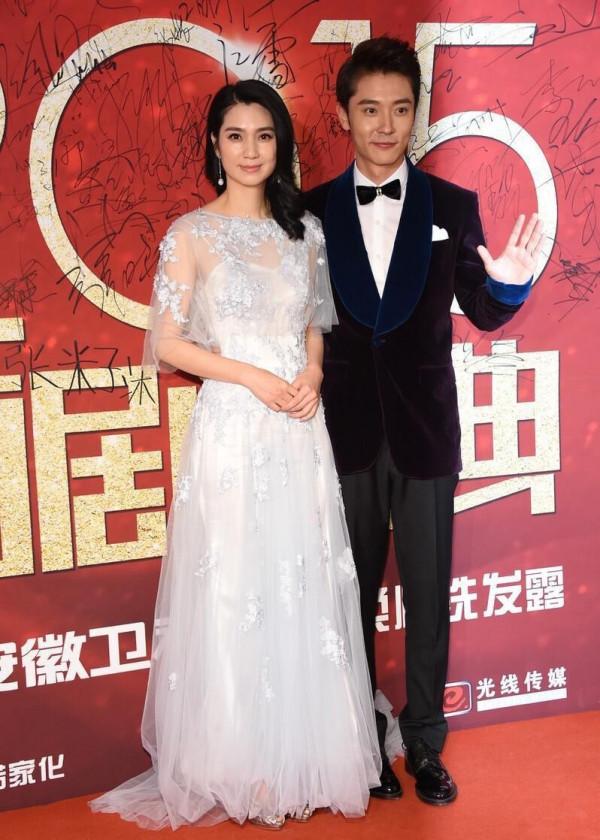 無濾鏡的洪欣有50歲的感覺，和老公同框似兩代人，但優雅絲毫不減