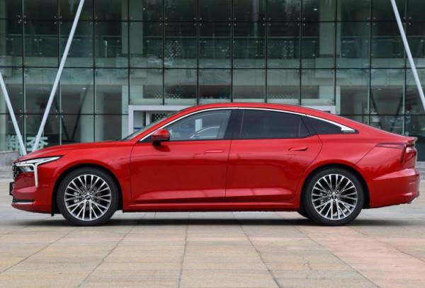 售9.99-13.99萬元，動感外觀+寬適空間，奔騰B70還是家庭用車首選