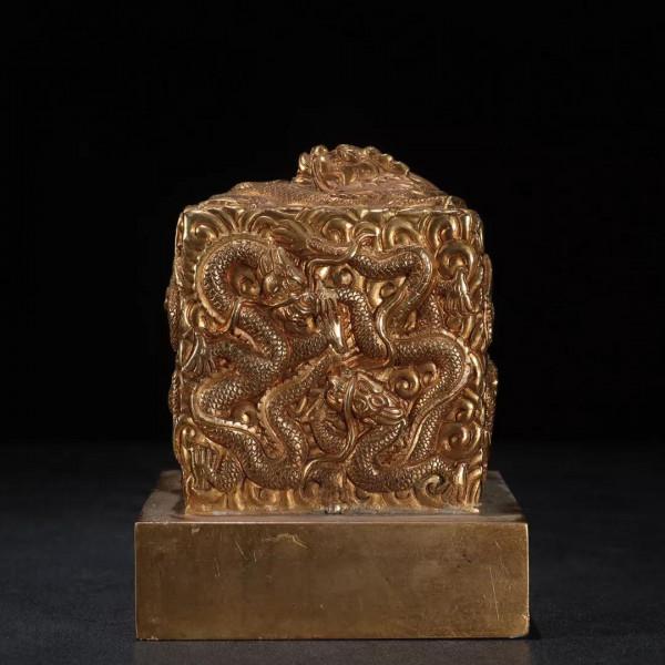 臻品 銅鎏金 九五至尊 印章規格：高寬厚12.7*10*10cm 重4950克