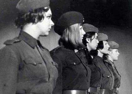 美蘇之間的間諜較量，不用電的竊聽器，在美國大使館掛了八年