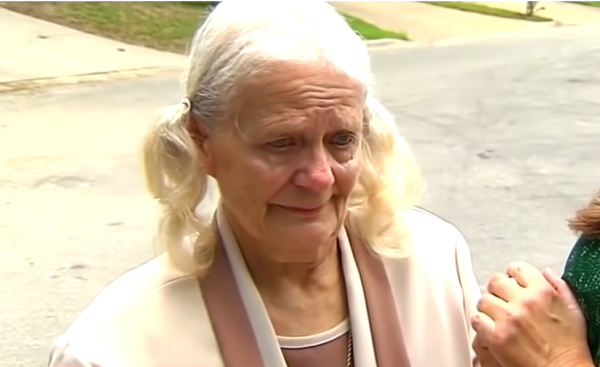 2000年,美國男子掉入湖中判定為鱷魚吞食,18年後妻子與好友被捕 2000年,美國男子掉入湖中判定為鱷魚吞食,18年後妻子與好友被捕