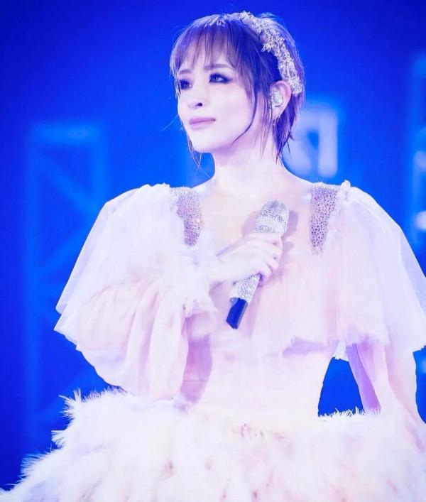 43歲濱崎步，未婚生子，“領地意識”很強的她遠比你想的還要執著