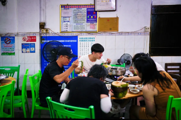 和廣東打了50架,也沒在“誰更會吃雞”這個問題上分出高下 和廣東打了50架,也沒在“誰更會吃雞”這個問題上分出高下