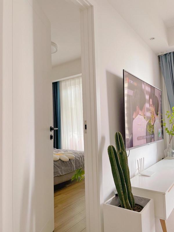 只有年輕人喜歡的極簡風，花了30萬，如今入住8個月地板越來越亮