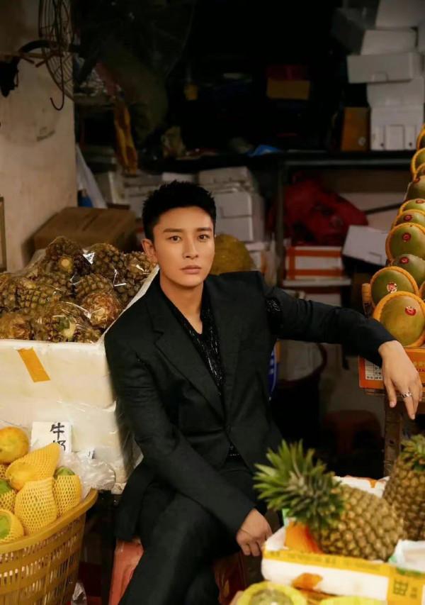 賈乃亮菜市場照片推薦，太有意思了