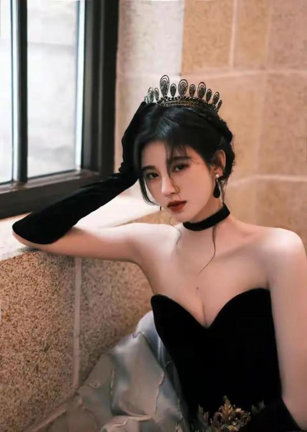 鞠婧禕黑暗公主造型,她還是有點料的 鞠婧禕黑暗公主造型,她還是有點料的