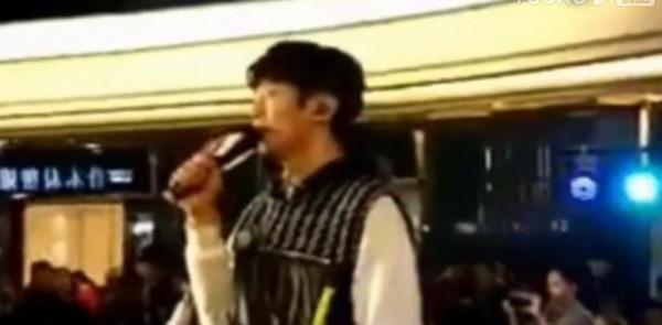 當年紅極一時，如今“消失匿跡”的8位歌手，大都只能縣城商演了