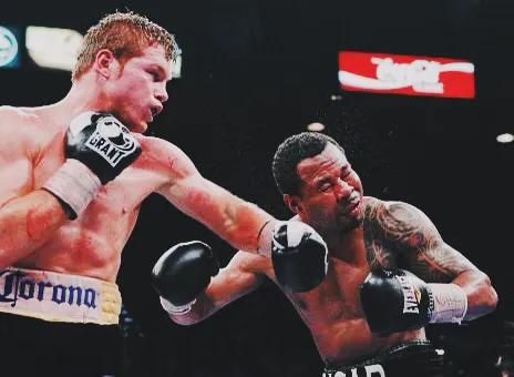 40歲莫斯利vs21歲阿瓦雷茲。莫斯利風采不在,被阿瓦雷茲全程壓制 40歲莫斯利vs21歲阿瓦雷茲。莫斯利風采不在,被阿瓦雷茲全程壓制