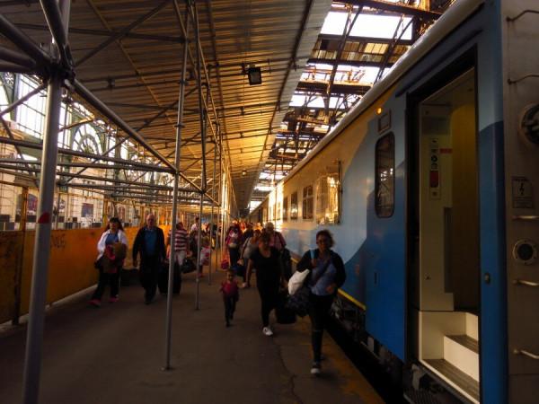 帶著車輪的聲音在阿根廷乘火車旅行。緩慢但浪漫 帶著車輪的聲音在阿根廷乘火車旅行。緩慢但浪漫