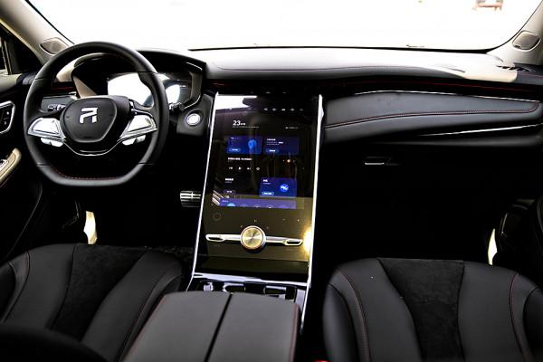 智駕開箱丨底盤和操控是給我最大的驚喜,場地試駕上汽R汽車MARVEL R 智駕開箱丨底盤和操控是給我最大的驚喜,場地試駕上汽R汽車MARVEL R