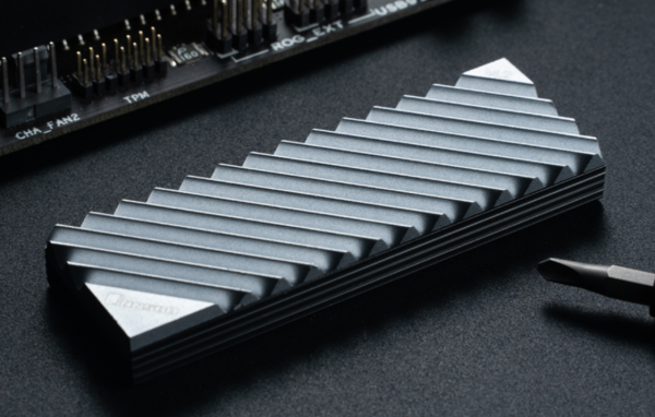 PS5擴容硬碟要不要散熱器？實測溫差非常大，效能倒沒變化