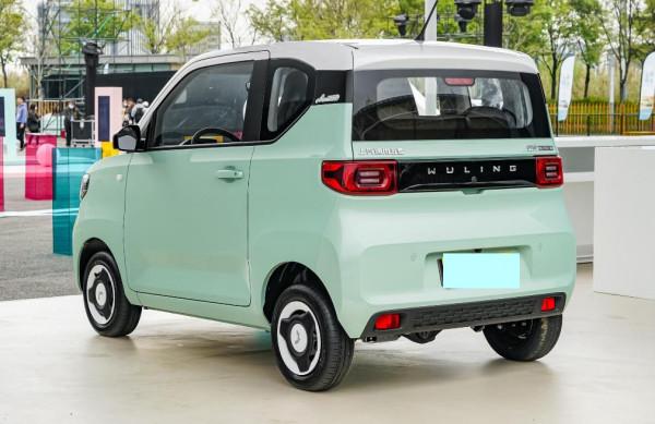 工薪族買車，價格越低越好，這三款不但省油，保養還便宜