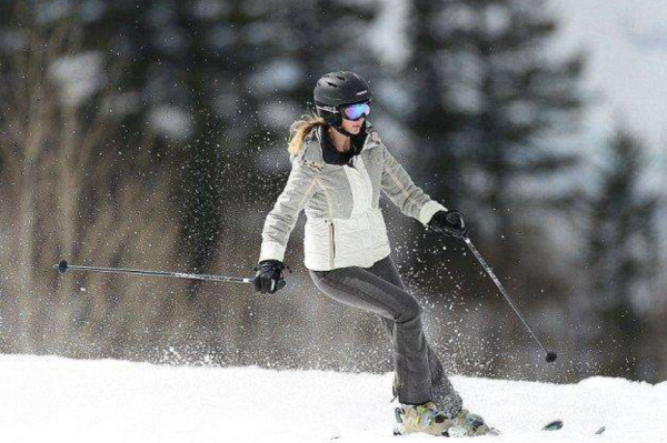 28歲伊凡娜二婚嫁特朗普,穿露肩白婚紗太驚豔,31歲特朗普也英俊 28歲伊凡娜二婚嫁特朗普,穿露肩白婚紗太驚豔,31歲特朗普也英俊
