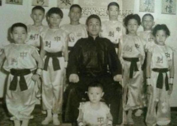 演了30年龍套,周星馳一部戲把他捧上人生巔峰,元華的坎坷星路 演了30年龍套,周星馳一部戲把他捧上人生巔峰,元華的坎坷星路