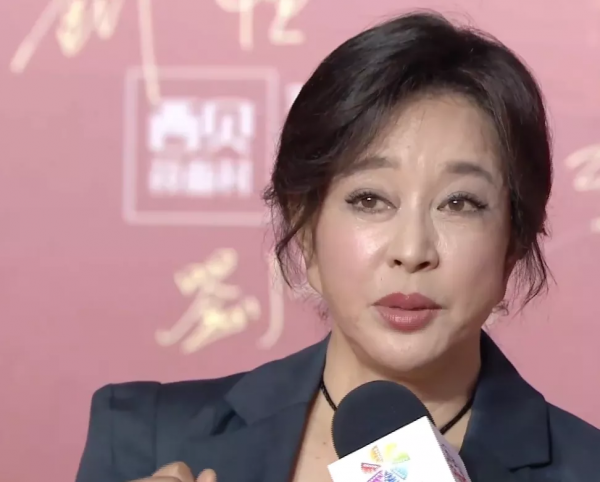 北影節閉幕紅毯:關曉彤難得美一回,馬伊琍變水嫩,段奕宏老來俏 北影節閉幕紅毯:關曉彤難得美一回,馬伊琍變水嫩,段奕宏老來俏