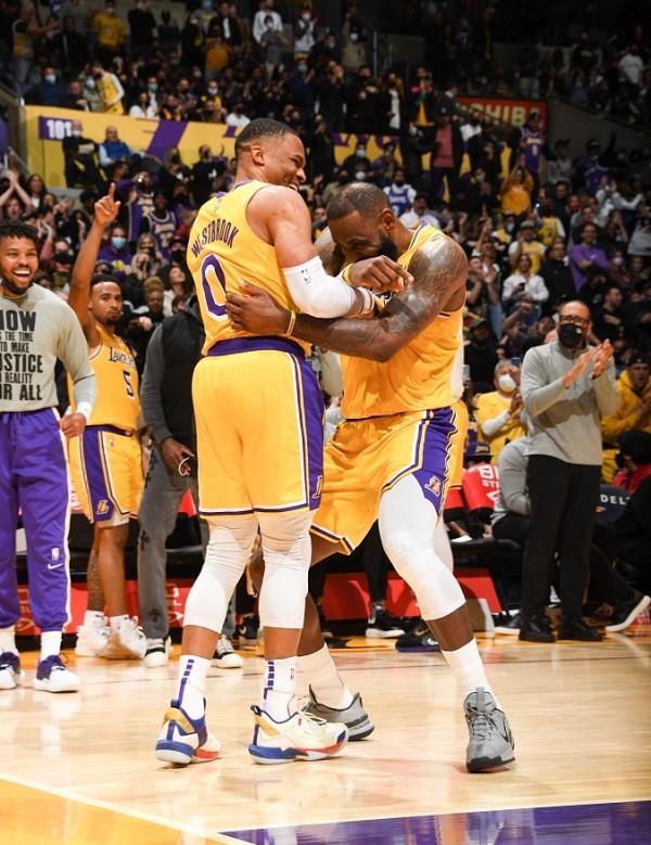 底薪加盟湖人，卻成第三巨頭！呼叫詹姆斯迴歸，你需要合格組織者