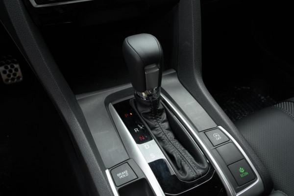 年輕人的第一臺轎跑，&quot;首付&quot;買思域，還是&quot;全款&quot;買奕炫MAX