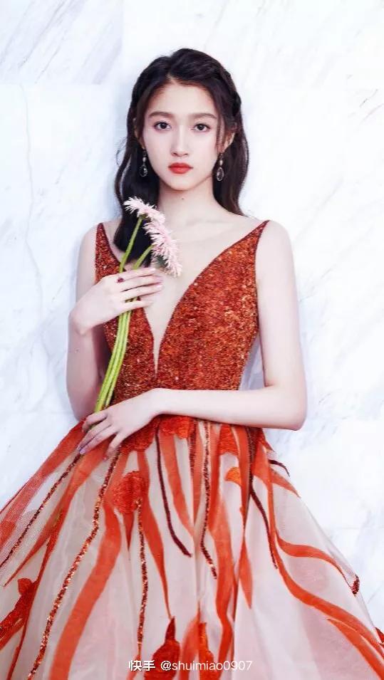 關曉彤迷人照片