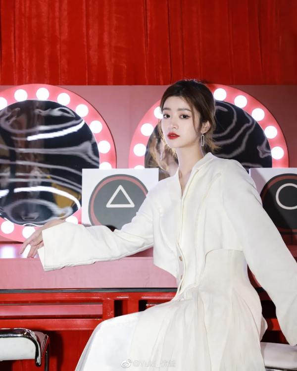 馬丁靴+連衣裙=秋冬王炸組合，顯高顯瘦，時髦慘了