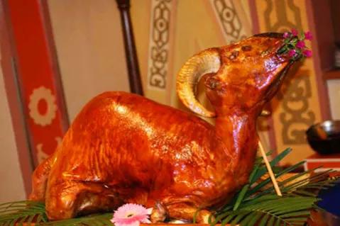 “生於內蒙,興於新疆”,烤全羊的遭遇或成“病態”,看如今啥樣 “生於內蒙,興於新疆”,烤全羊的遭遇或成“病態”,看如今啥樣