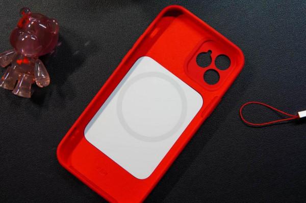 這次我搭配了同款毛利蘭的紅色Magsafe手機殼