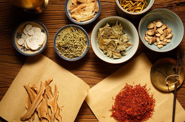 經常頭暈，中醫教你4種方法，總有一個適合你