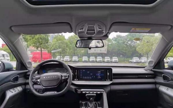 試駕寶駿Valli頂配，瓦罐風格+L2自動駕駛，配1.5T引擎長途不差！